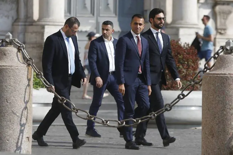 Il M5S si ribella a Di Maio: "Avanti soli o perdiamo con dignità"
