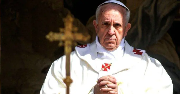La Chiesa a due velocità: Ruini dialoga con Salvini, il Papa pensa all'islam