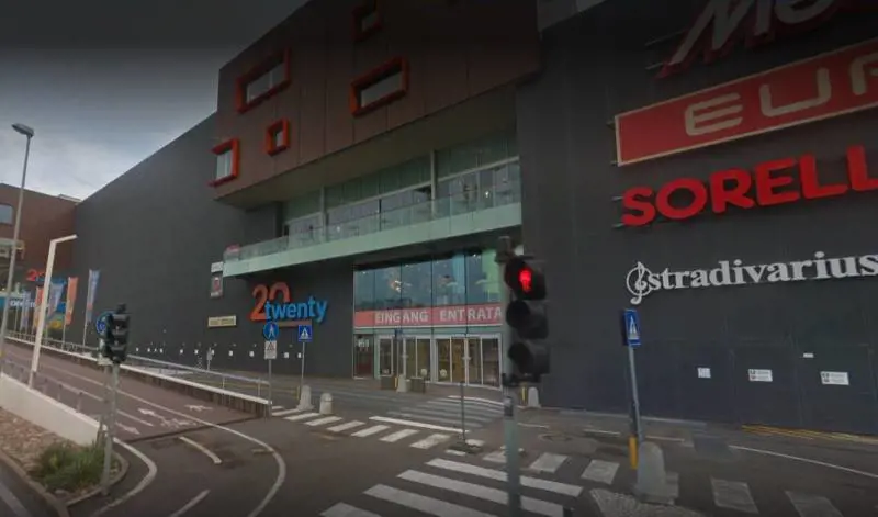 Bolzano, tunisino ruba un alcolico e aggredisce vigilante