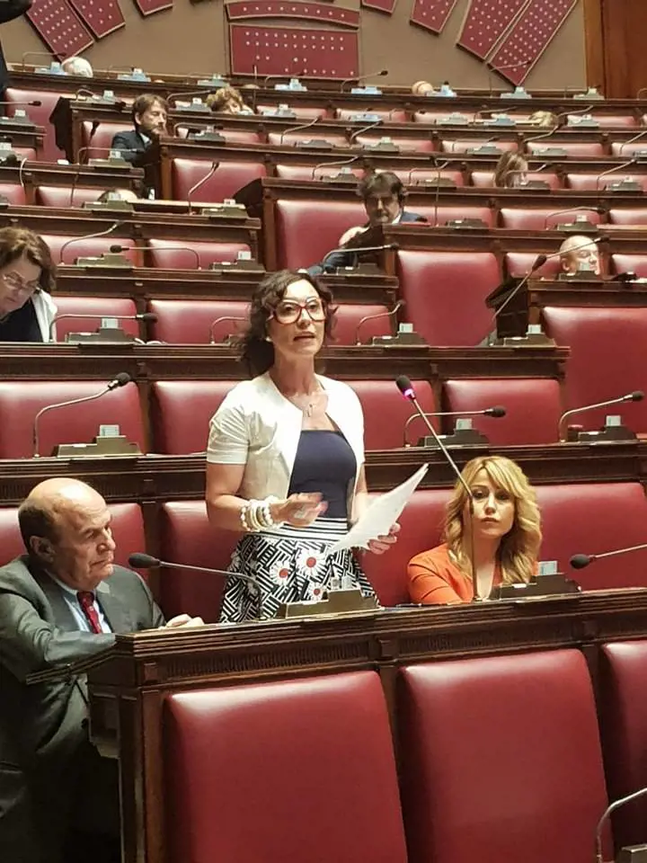 La renziana fa caporalato col portaborse. Lo pagava appena cinquanta euro al mese