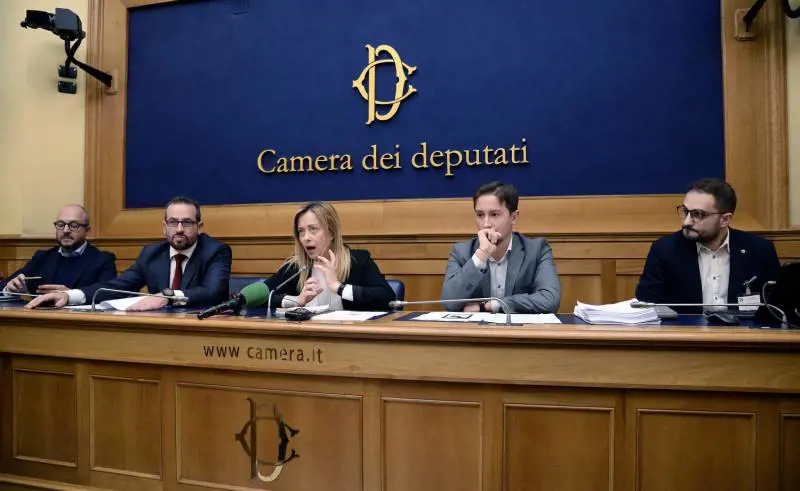 La Meloni "detective" smonta le accuse di "Report"
