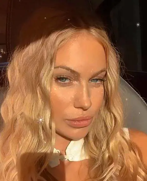 Taylor Mega si svela a 16 anni: "Ecco quando non ero rifatta..."