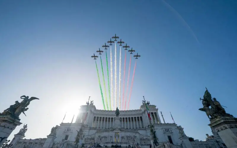 C'è chi odia la Forze Armate pure nel giorno della loro festa