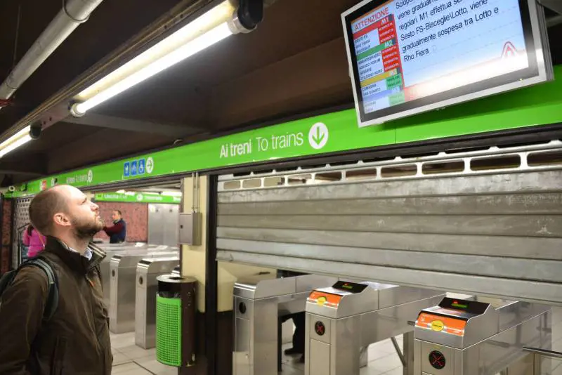 Marta denuncia su Facebook: "Bulli in metrò, nessuno fa nulla"