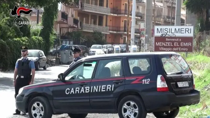 Minacciavano un invalido civile e gli estorcevano la pensione, arrestati tre aguzzini