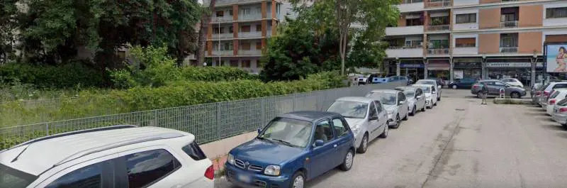 Roma, assalto armato al bar. Ucciso uno dei due rapinatori
