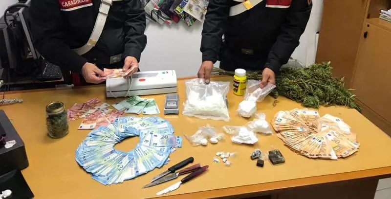 Smantellato laboratorio di droga a Capena: in casa erba e cocaina