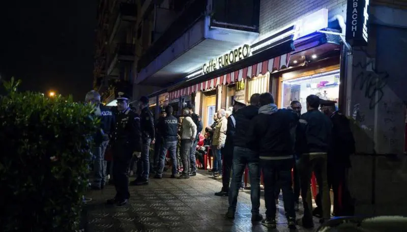 "Una mossa di karate": così il cliente eroe ha bloccato rapinatore