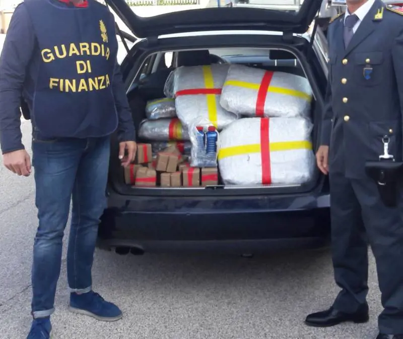 Mola di Bari, maxi sequestro di droga da parte delle fiamme gialle
