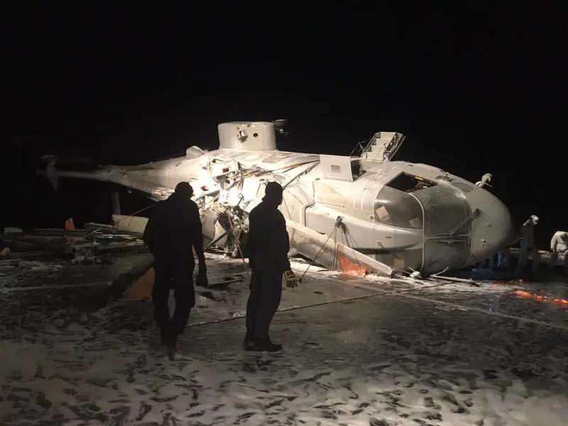 Un elicottero della Marina si rovescia sulla Caio Duilio