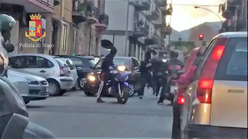 Diciassette anni e già latitante: la polizia arresta giovane rapinatore