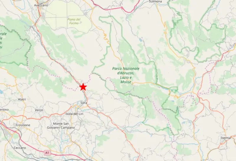 L'Aquila, forte scossa di terremoto: panico tra la gente in strada