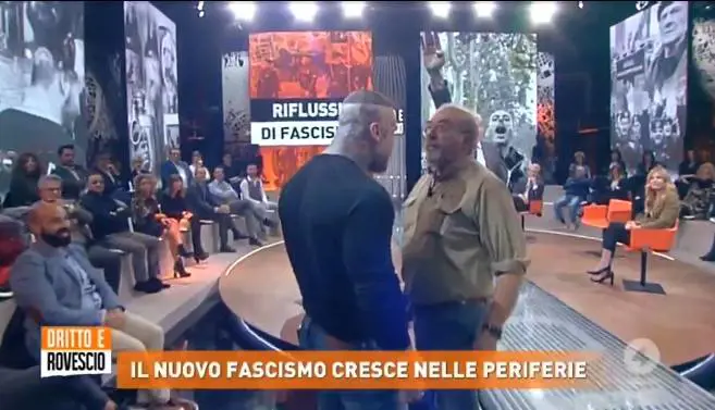 Dritto e Rovescio, scontro di fuoco fra Vauro e Brasile: "Fascio di m..."