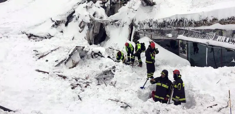 Rigopiano, vini del resort vengono venduti all'asta. Sconvolti familiari vittime