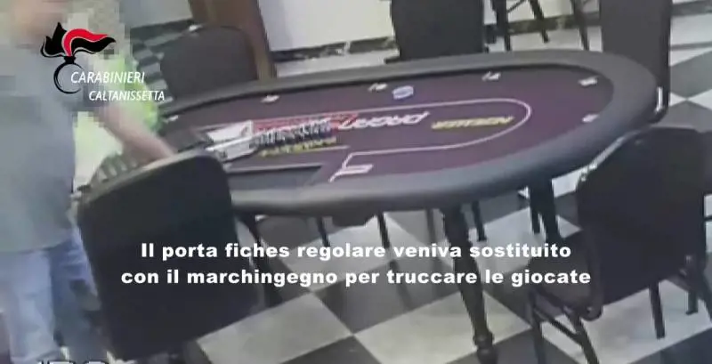 Organizzavano bische clandestine per truffare i giocatori d'azzardo, arresti a Caltanissetta