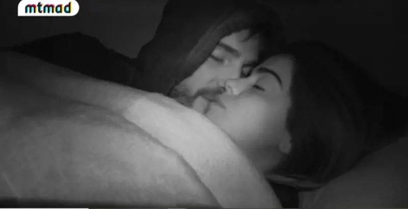 Fabio Colloricchio è senza freni. Fa ancora sesso in diretta con Violeta