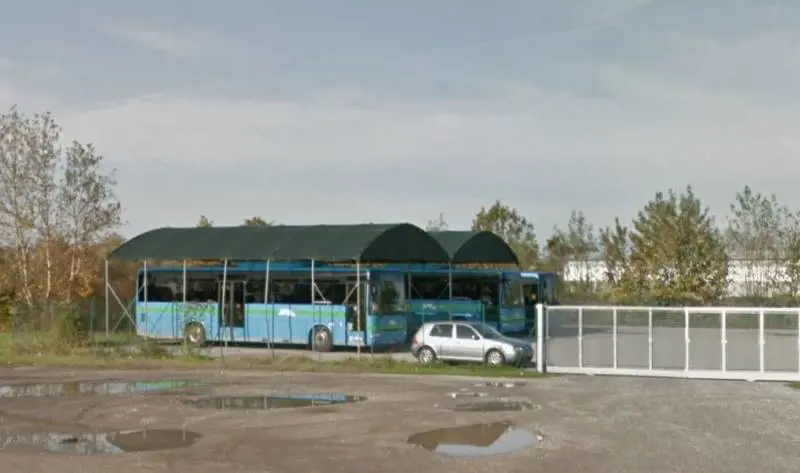 Brescia, devasta bus, poi attacca autista e militare: maliano libero