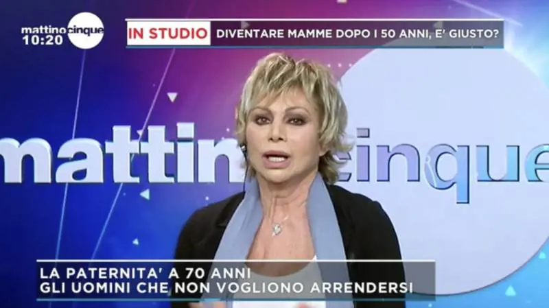 Carmen Russo: "Mamma a 53 anni? Lo rifarei, ma meglio da giovani"