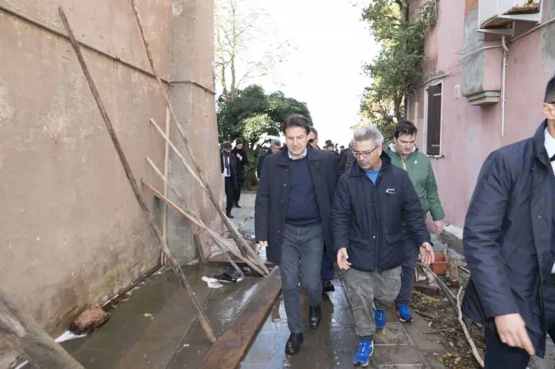 Venezia, Conte promette soldi. Spitz commissaria del Mose