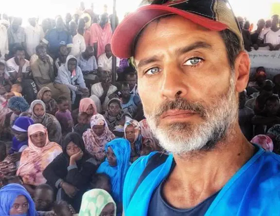 Raz Degan bloccato in Nigeria: jeep ferma nel deserto per ore sotto il sole