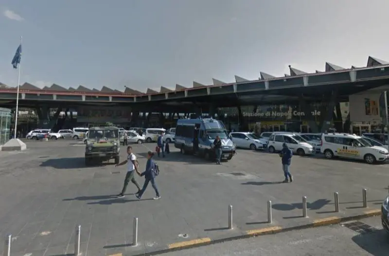 Ucraino ruba lo zaino all'autista dell'autobus