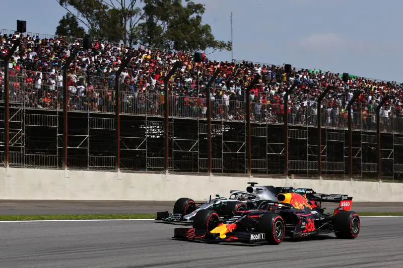 Verstappen vince in Brasile. Disastro Ferrari con Vettel e Leclerc che si buttano fuori