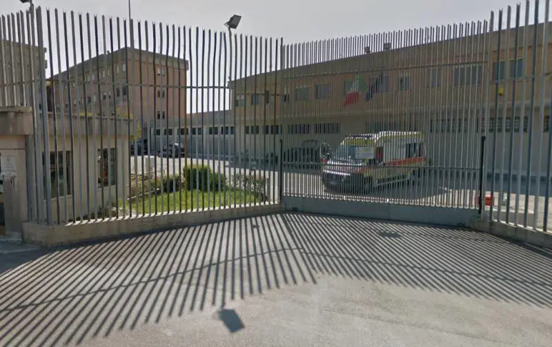 Ancona, per gelosia pugnala moglie con cacciavite: fermato tunisino