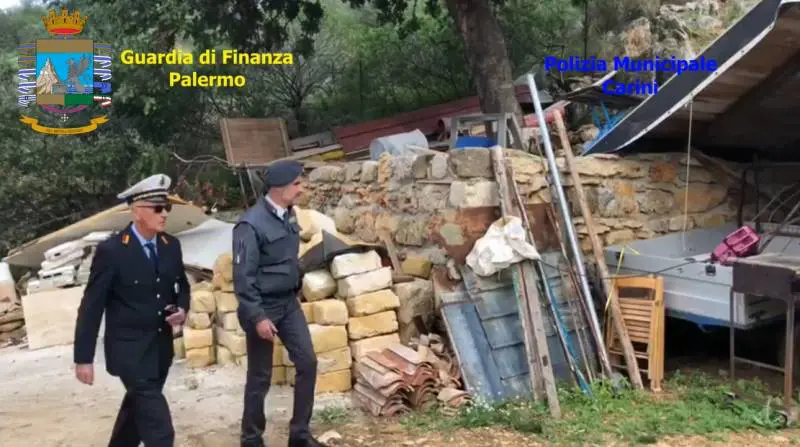 Una discarica abusiva sull'alveo del torrente Gugliotta