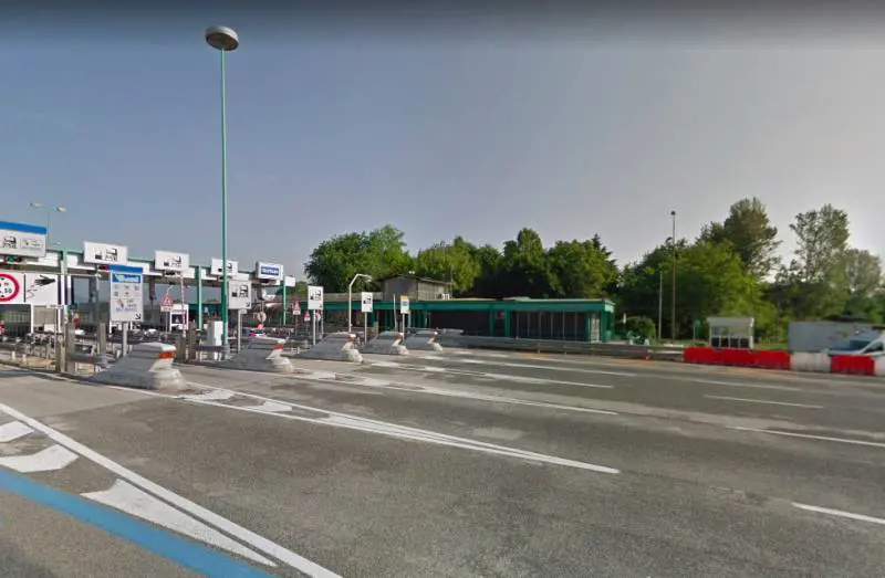 Torino, 36 migranti stipati in un furgone: arrestati due passeur
