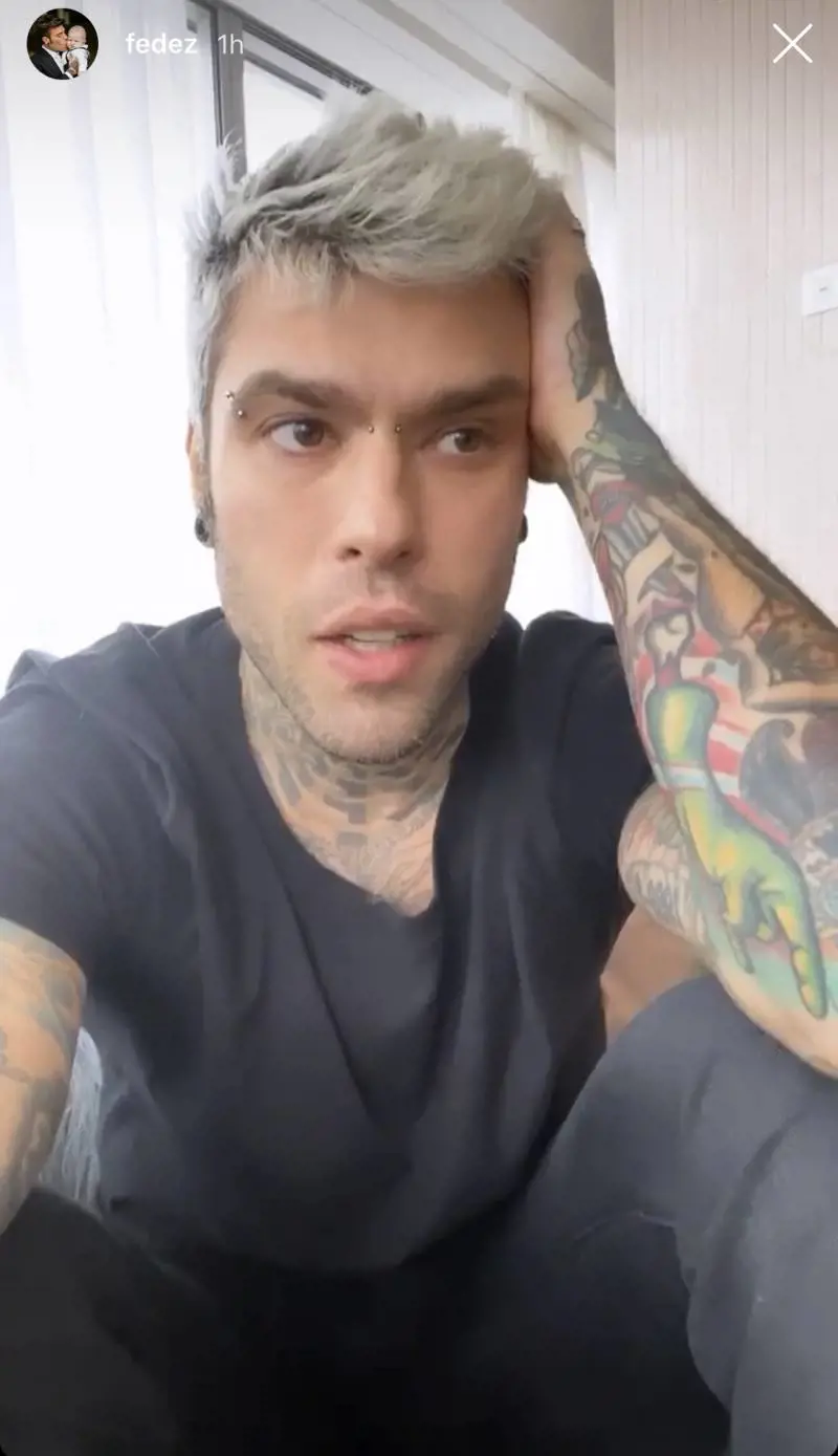 Fedez imputato per lesioni per la rissa col vicino