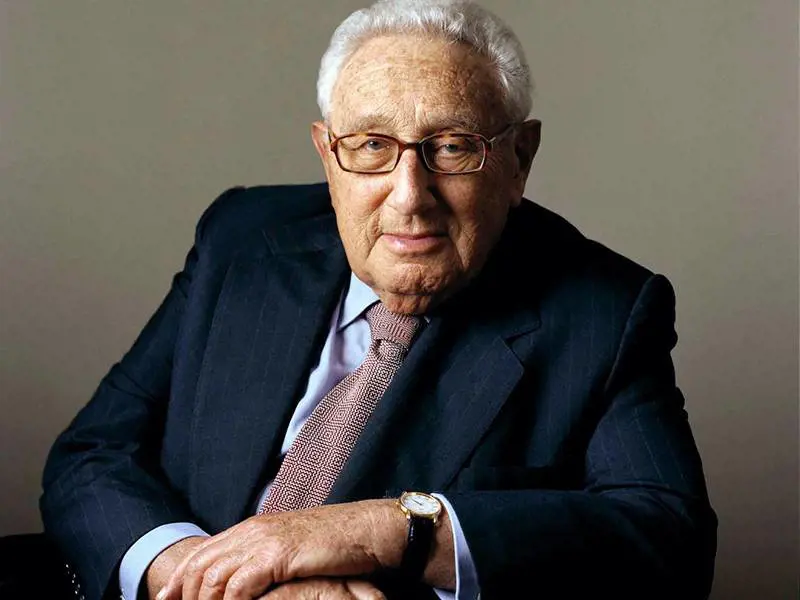 La profezia di Kissinger: "Cosa dovrebbero fare alla Russia..."