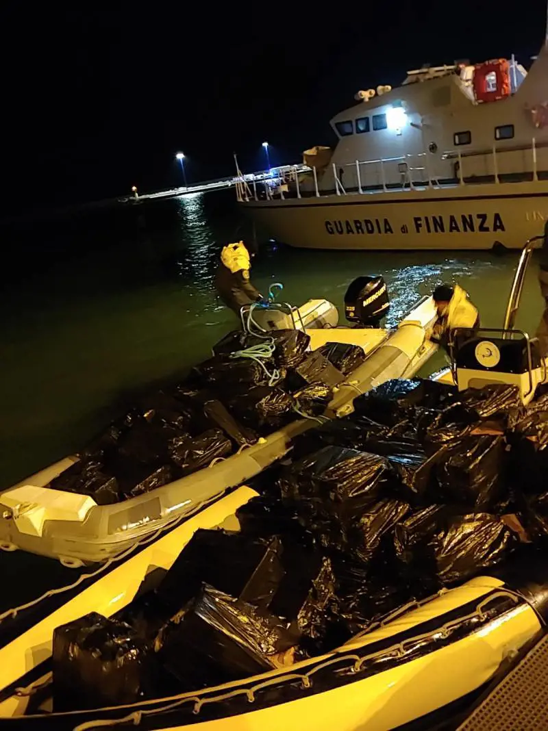 Maxi operazione della Gdf di Palermo, sequestrate quasi 7 tonnellate di sigarette da contrabbando
