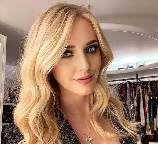 Chiara Ferragni e quel seno che insospettisce