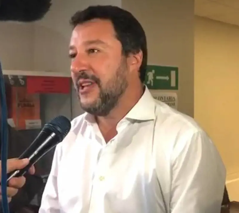 Via dalle scuole i canti di Natale. Salvini: "Questi sono pericolosi"