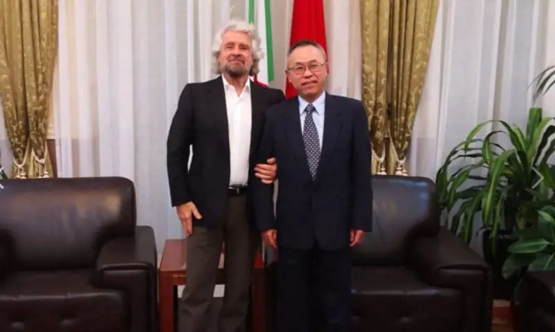 Ecco chi ci vuole far diventare un feudo della Cina comunista