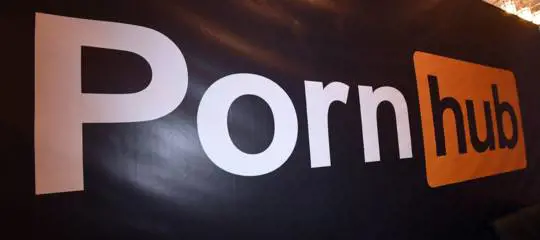 Gli sponsor fuggono da PornHub per attività legate alla pedopornografia 