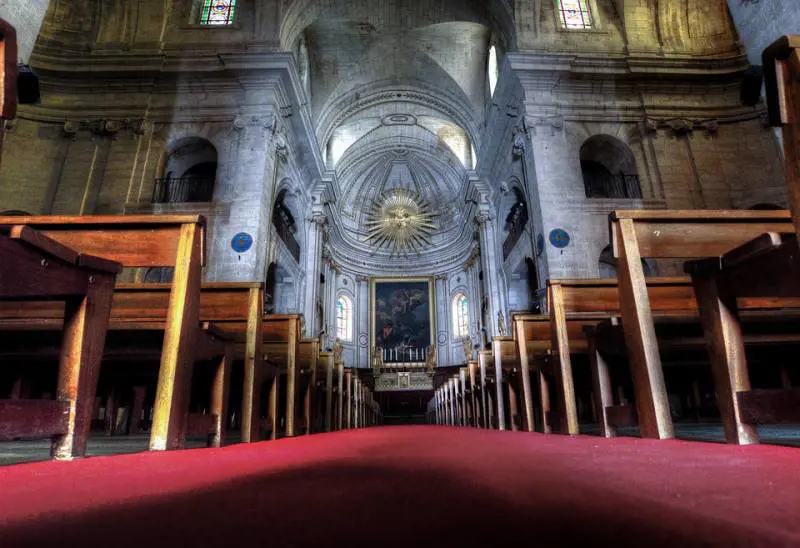 Ora vietano Mozart in Chiesa, ma fanno cantare un trans