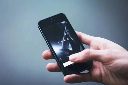"Rischi per la sicurezza". Uber perde la licenza per lavorare a Londra