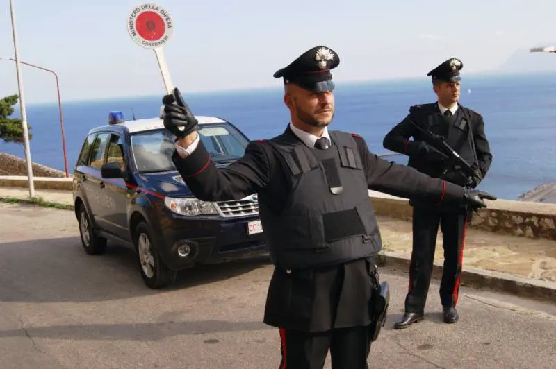 Minacce, violenze e l'auto bruciata: applicato il "codice rosso" allo stalker