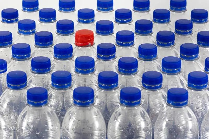 Il bluff sulla plastic tax. Come cambia la manovra