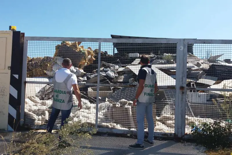 Altamura, discarica abusiva a cielo aperto: una denuncia