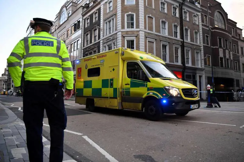 Torna l'incubo a Londra: accoltella i passanti. L'aggressore indossava una finta cintura bomba