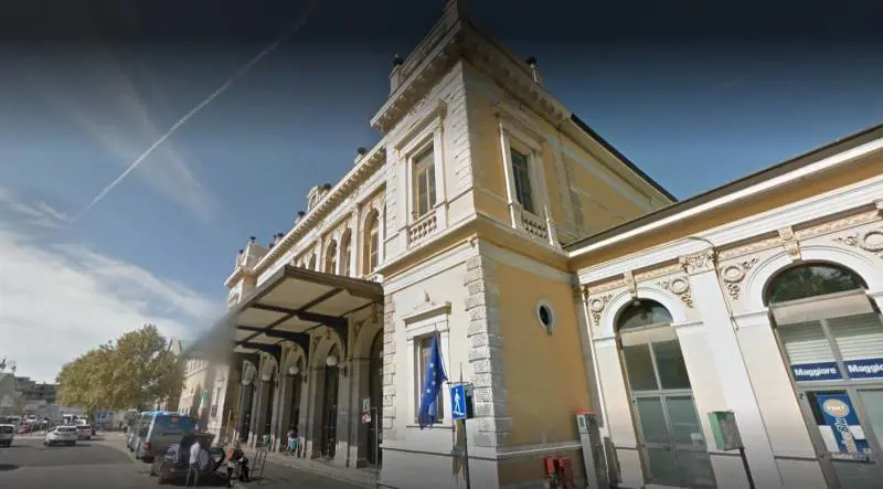 Trieste, pistola su treno, botte a soccorritori e agenti: preso serbo