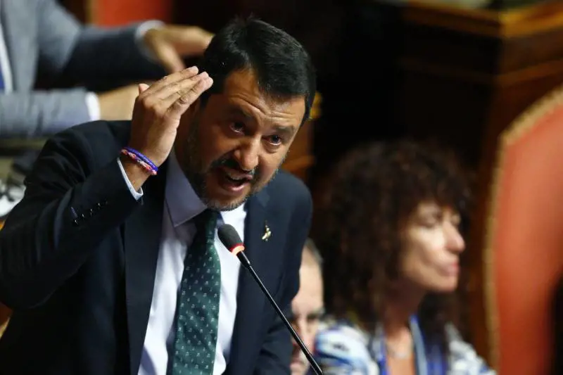 Salvini: "Se Conte e Di Maio continuano, li querelo"