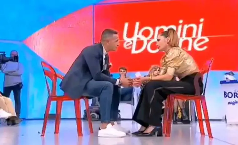 Fan infuriati con Ida Platano: "Pensi solo al business, di Riccardo non ti importa"