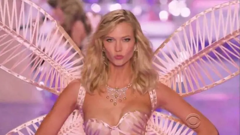 L’ex Angel Karlie Kloss spara a zero su Victoria’s Secret