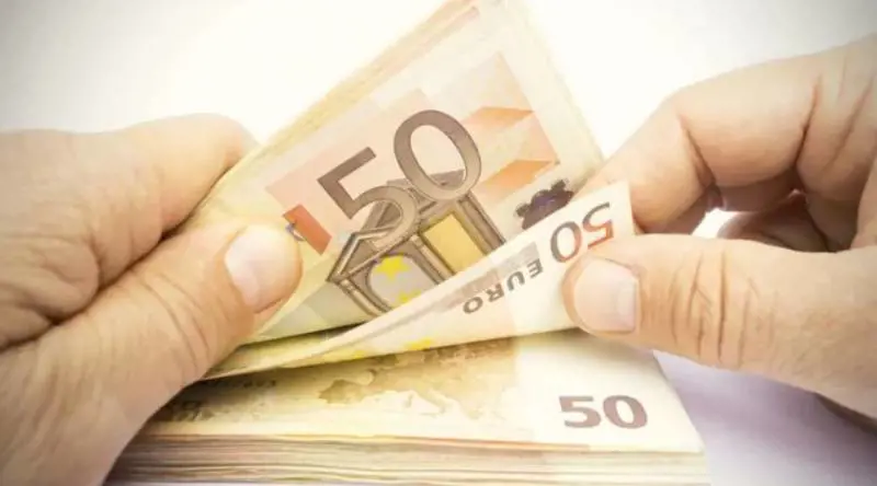 Tassi zero e salvataggi: la corsa delle banche ad alzare i costi dei conti