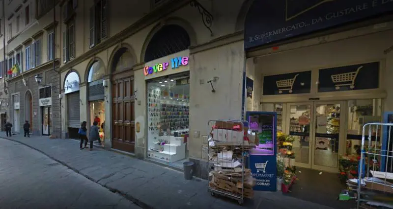 Firenze, ruba whisky e picchia la cassiera: arrestato nordafricano