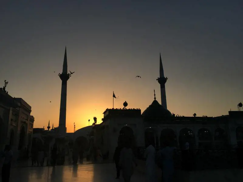 Nelle scuole della Turchia si insegna ai bambini come andare in moschea