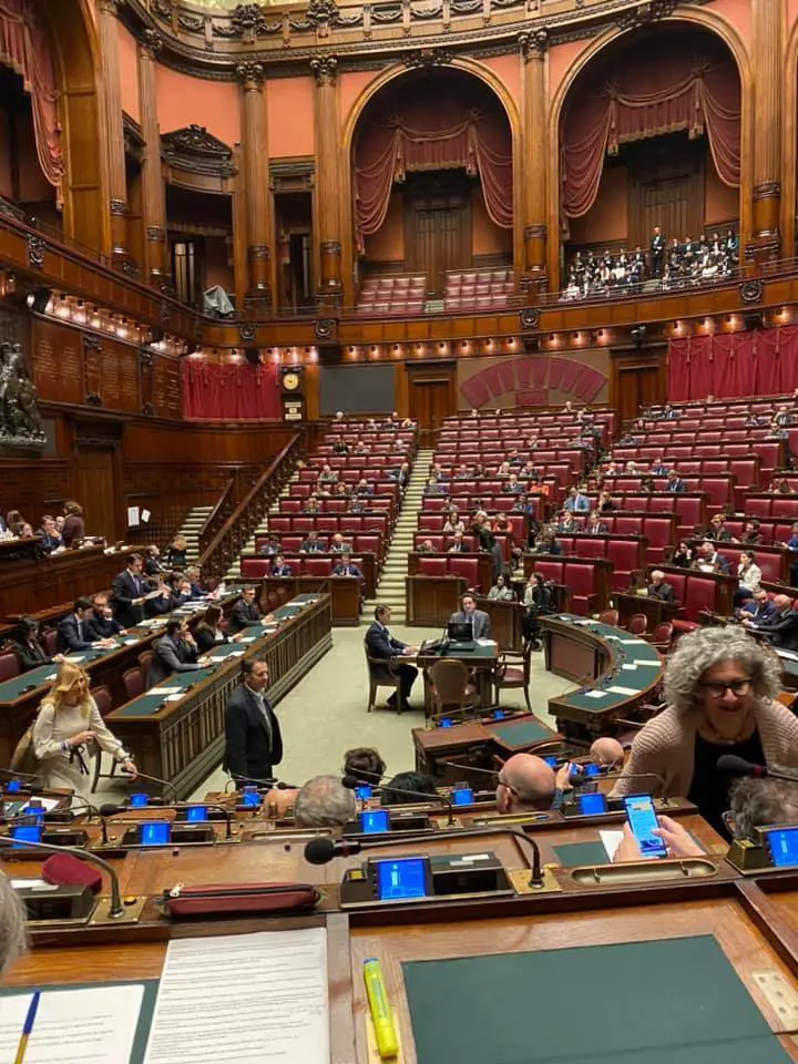 Mes, Conte parla alla Camera: nemmeno la sua maggioranza lo ascolta